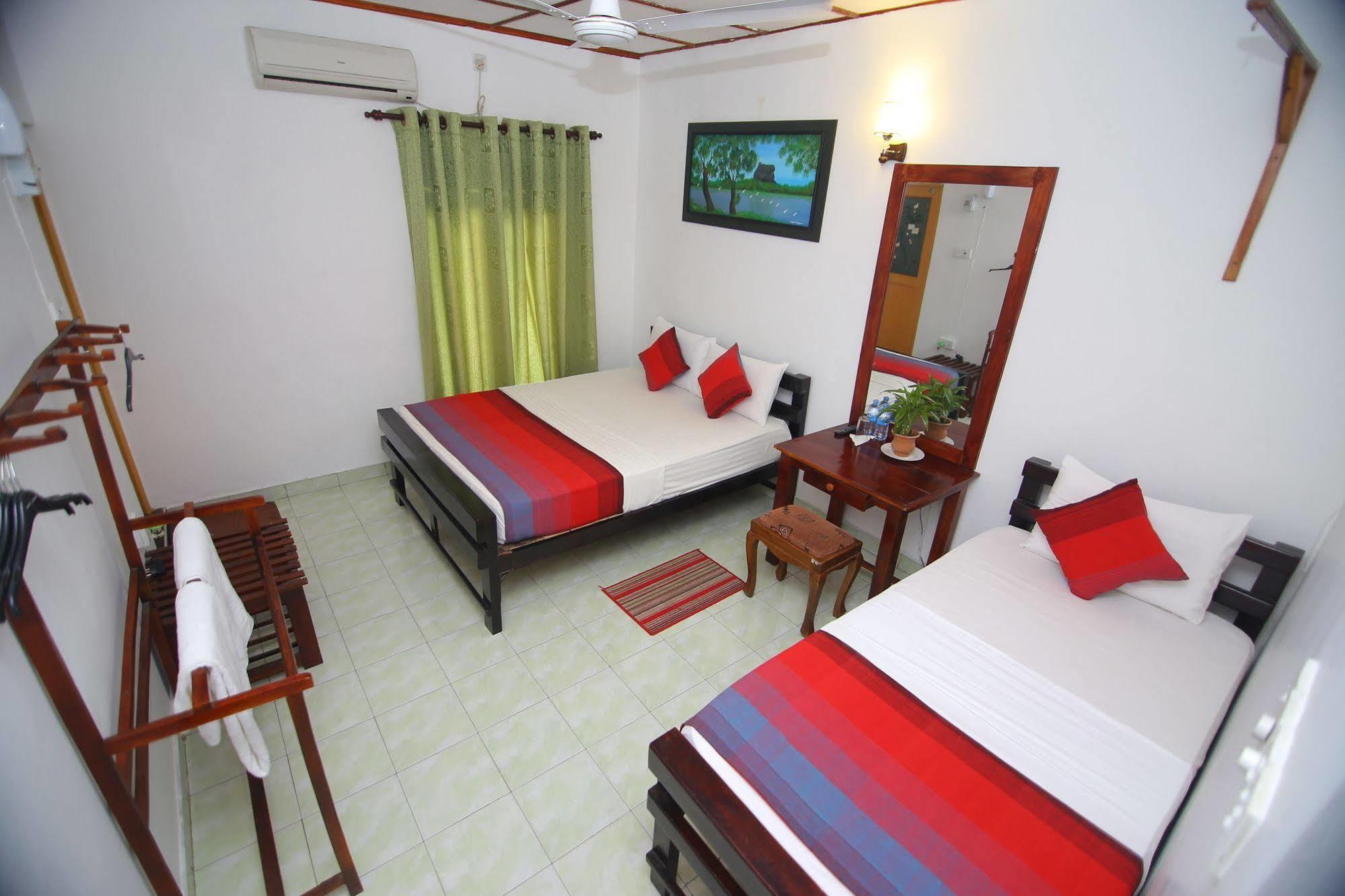 Thilaka City Hotel Anuradhapura Zewnętrze zdjęcie