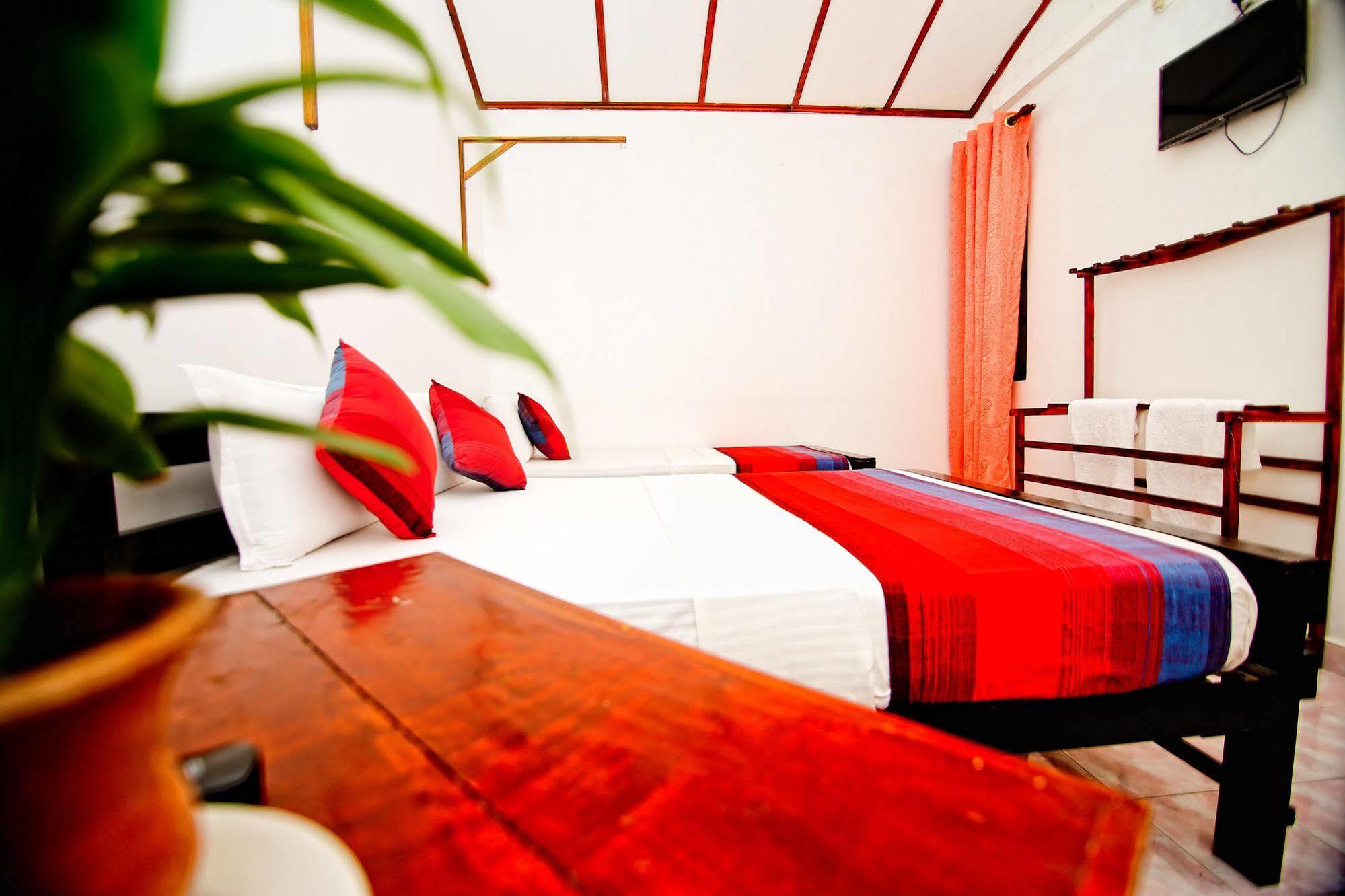 Thilaka City Hotel Anuradhapura Zewnętrze zdjęcie
